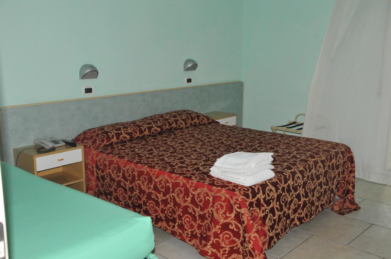 Hotel Le Lune Gatteo a Mare Habitación foto